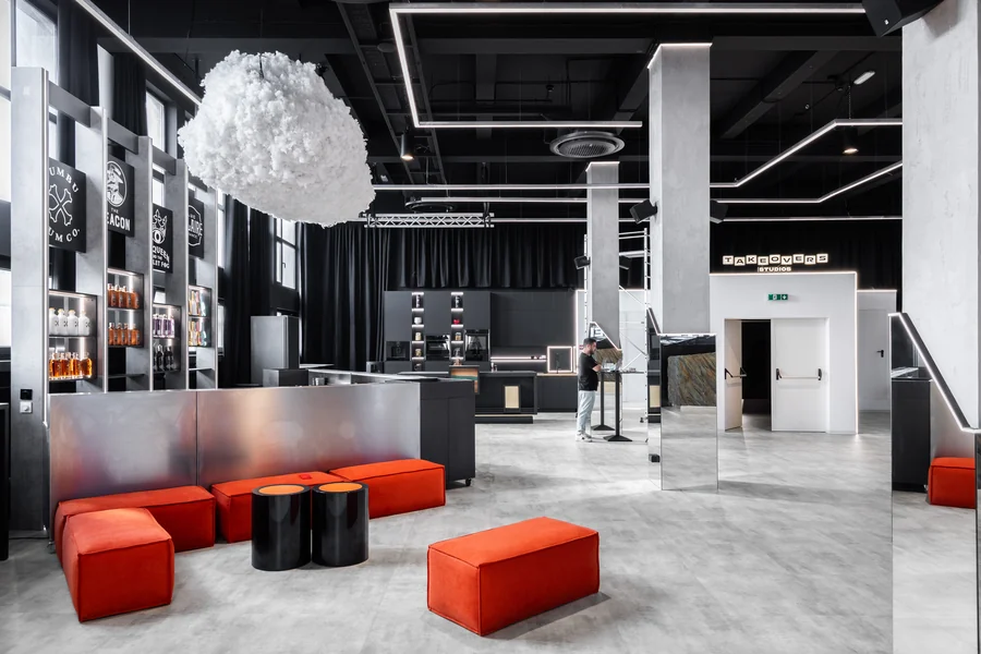 Bar and lounge