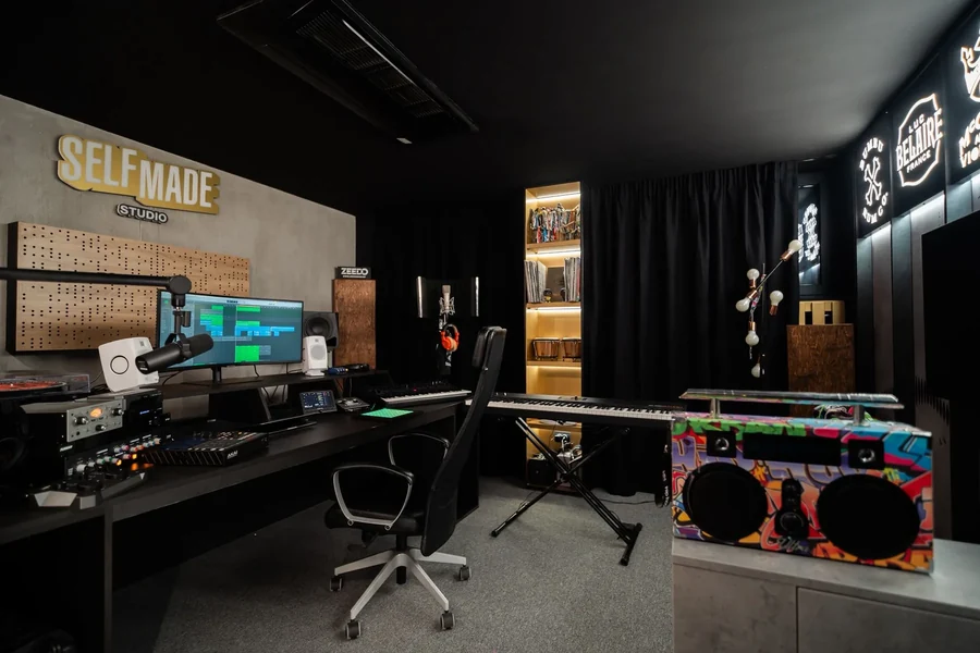 Studio de înregistrări · Takeovers Studios